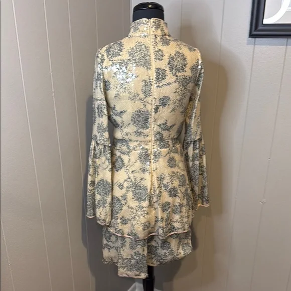 B6 Cynthia Rowley Women’s 2 Beige and Gray Patterned Long Sleeve Sequined Dress - Picture 6 of 8